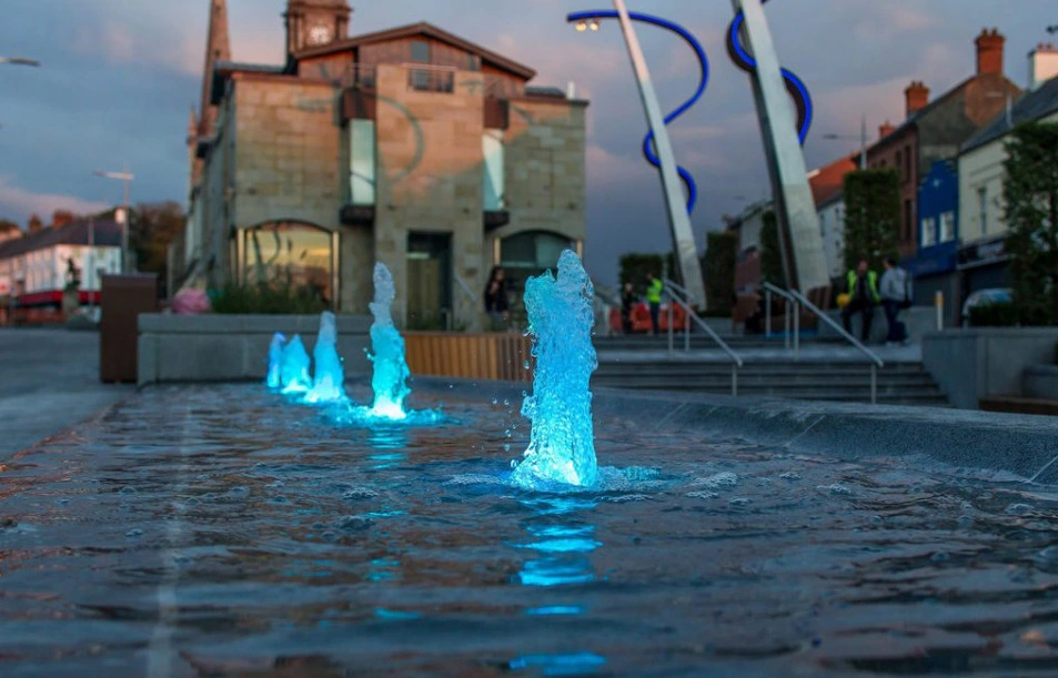 0.5m Spray Height Gushing Fountain with RGB Lights